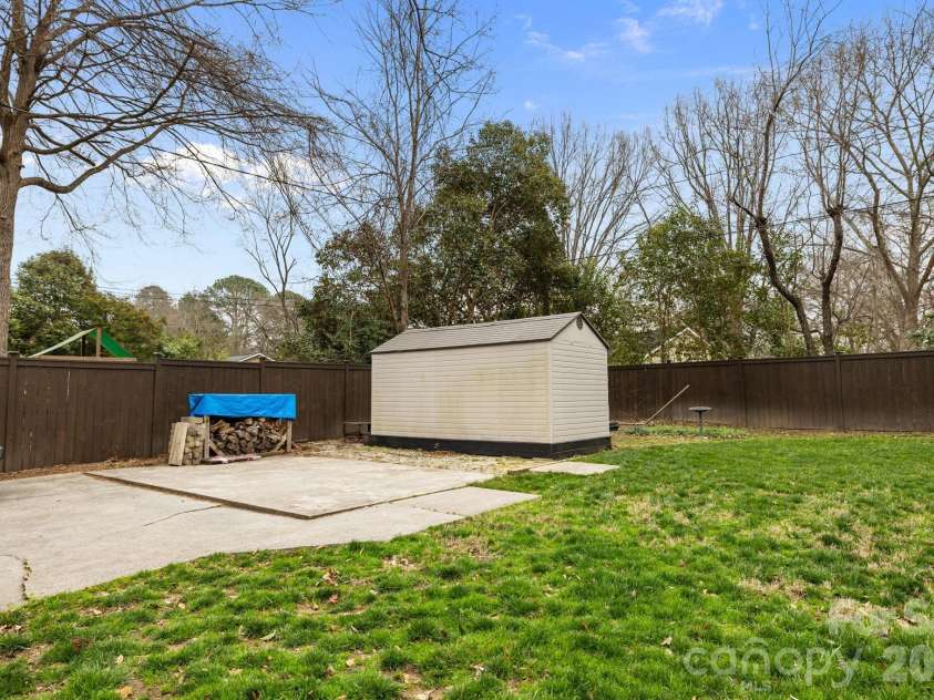 7423 Folger Drive, Charlotte, NC 28226.  MLS# CAR4353978, YatesRealty ID 3813. 