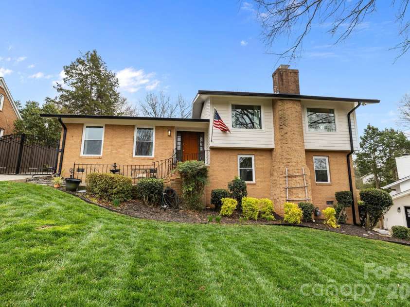 7423 Folger Drive, Charlotte, NC 28226.  MLS# CAR4353978, YatesRealty ID 3813. 