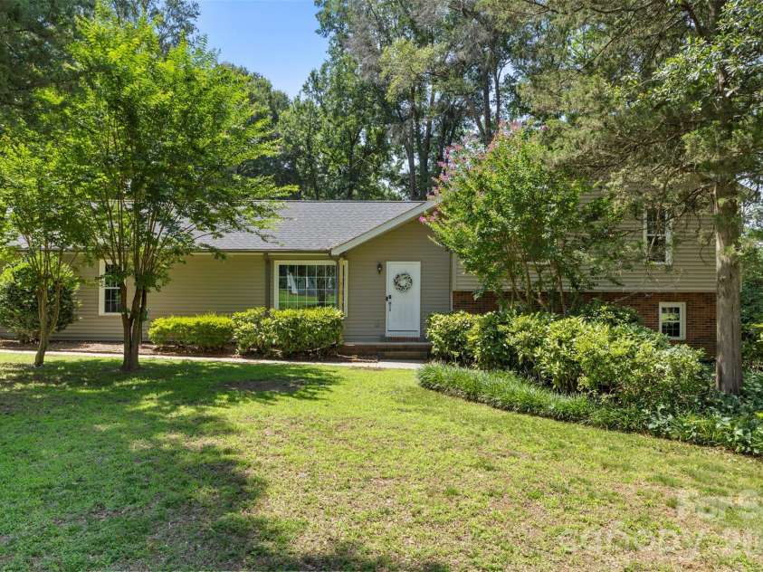 5381 Woodside Drive, Rock Hill, SC 29732.  MLS# CAR4398063, YatesRealty ID 38132. 
