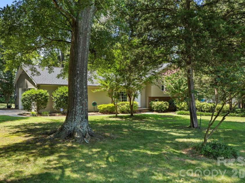 5381 Woodside Drive, Rock Hill, SC 29732.  MLS# CAR4398063, YatesRealty ID 38132. 