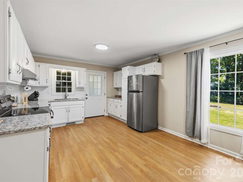 5381 Woodside Drive, Rock Hill, SC 29732.  MLS# CAR4398063, YatesRealty ID 38132. Main Level Kitchen