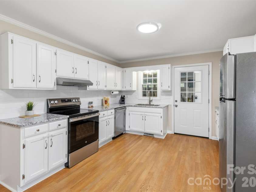 5381 Woodside Drive, Rock Hill, SC 29732.  MLS# CAR4398063, YatesRealty ID 38132. Main level kitchen