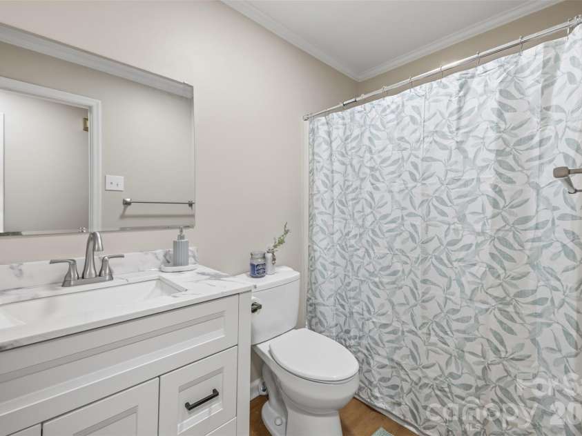 5381 Woodside Drive, Rock Hill, SC 29732.  MLS# CAR4398063, YatesRealty ID 38132. Upper Level Full Bath