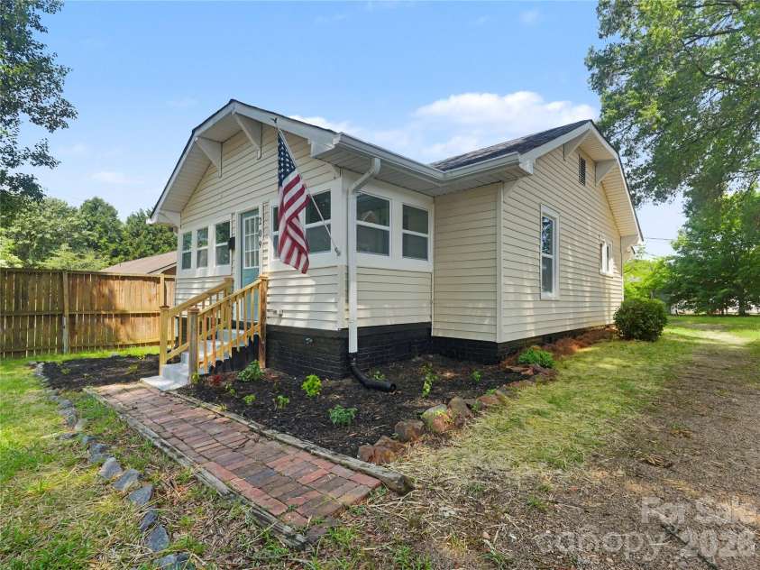 209 Caldwell Street, Kannapolis, NC 28083.  MLS# CAR4396589, YatesRealty ID 38133. 