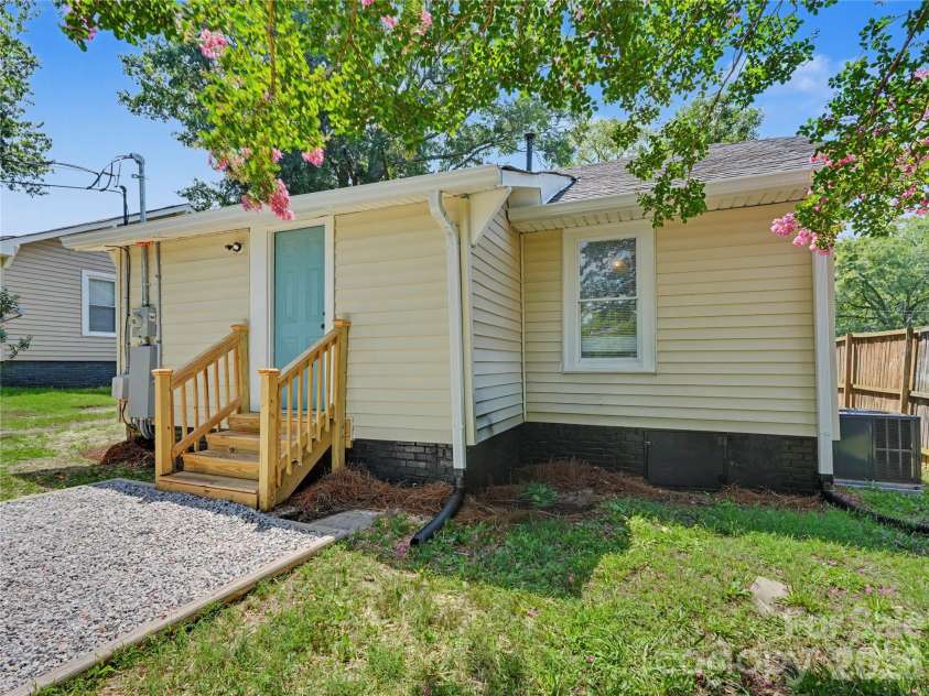 209 Caldwell Street, Kannapolis, NC 28083.  MLS# CAR4396589, YatesRealty ID 38133. 