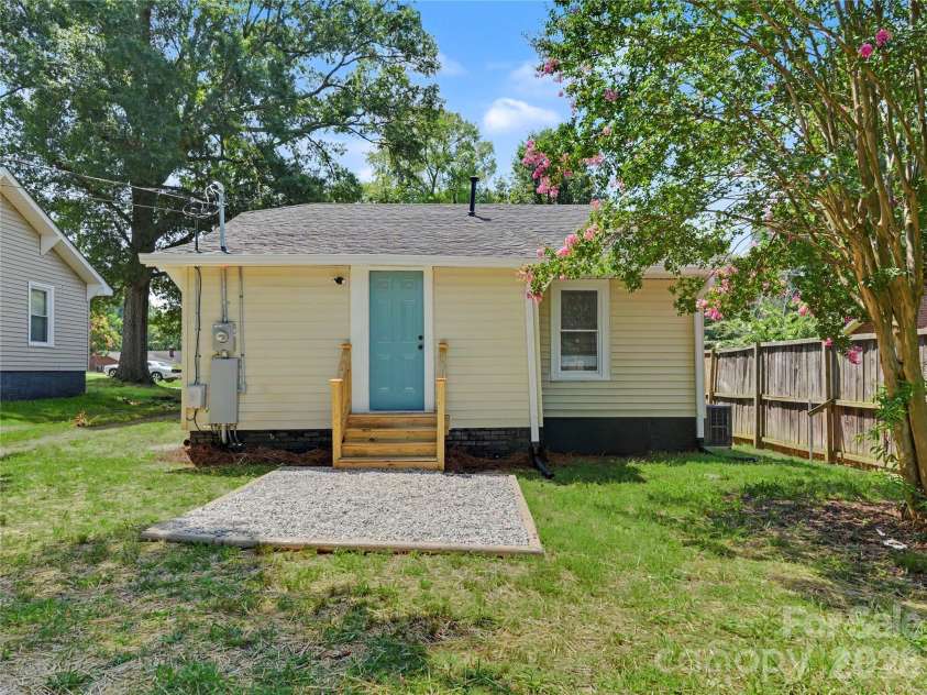 209 Caldwell Street, Kannapolis, NC 28083.  MLS# CAR4396589, YatesRealty ID 38133. 