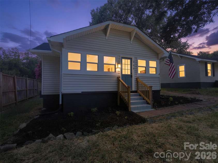 209 Caldwell Street, Kannapolis, NC 28083.  MLS# CAR4396589, YatesRealty ID 38133. 