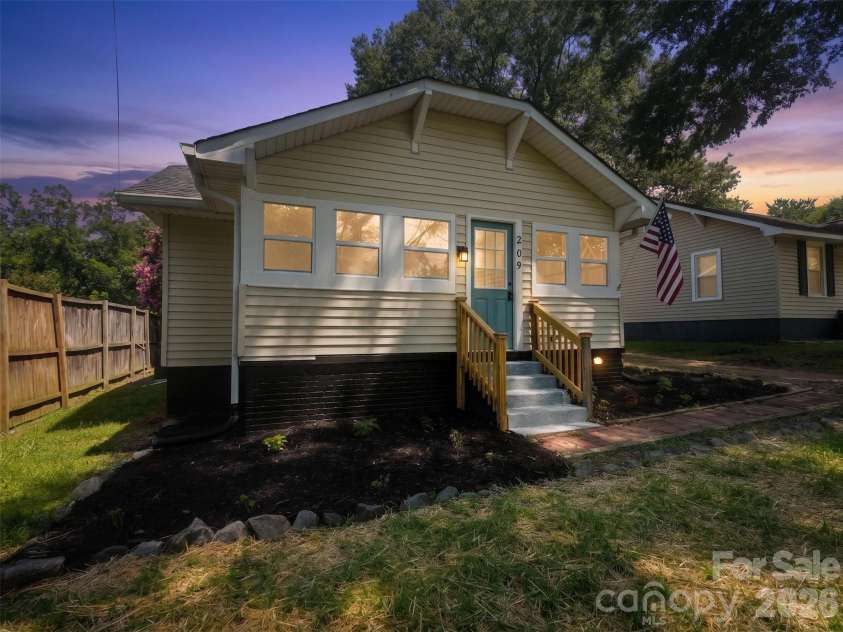 209 Caldwell Street, Kannapolis, NC 28083.  MLS# CAR4396589, YatesRealty ID 38133. 