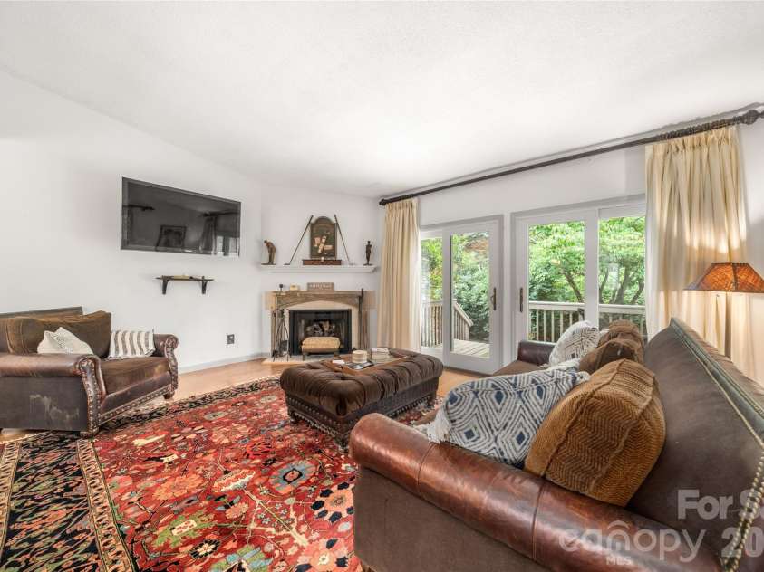 106 Deerlake Drive, Asheville, NC 28803.  MLS# CAR4403327, YatesRealty ID 38136. 