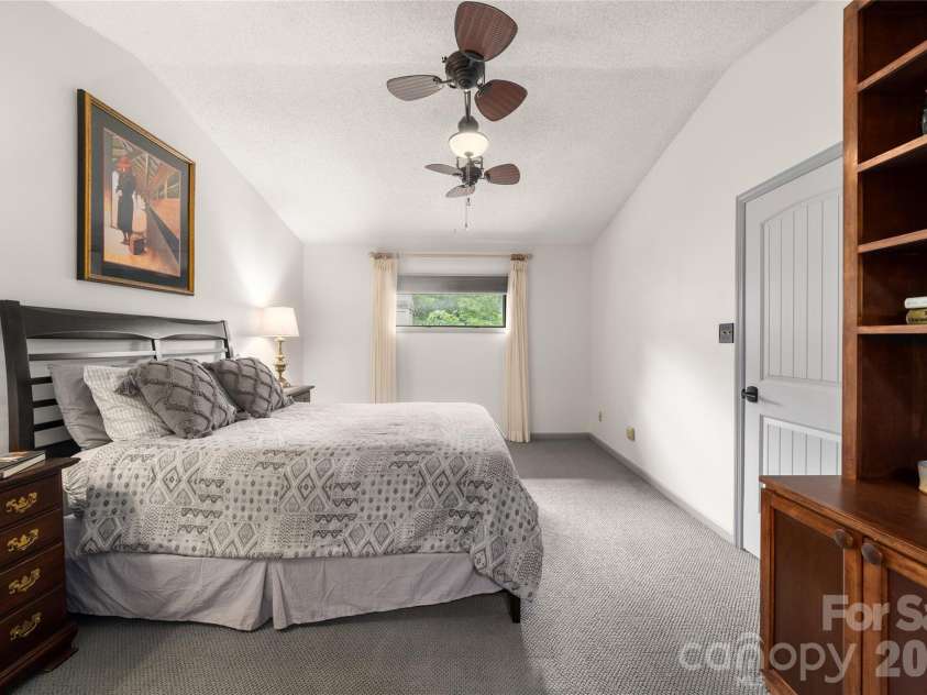 106 Deerlake Drive, Asheville, NC 28803.  MLS# CAR4403327, YatesRealty ID 38136. 