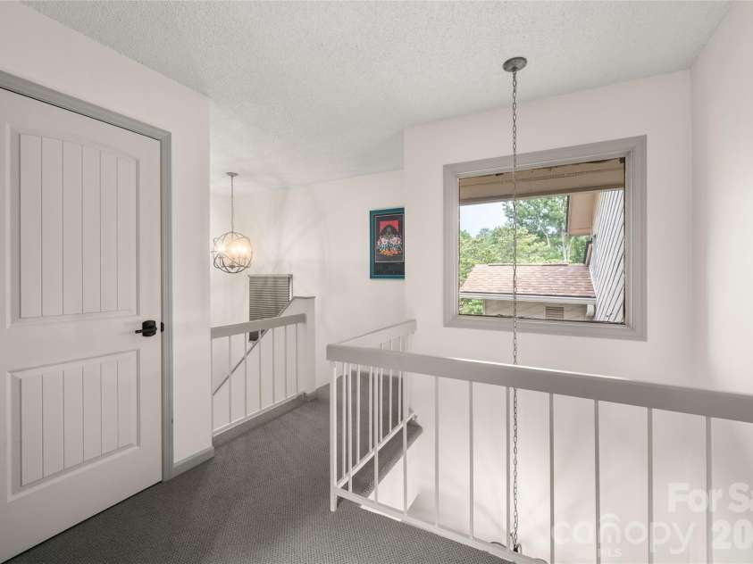 106 Deerlake Drive, Asheville, NC 28803.  MLS# CAR4403327, YatesRealty ID 38136. 