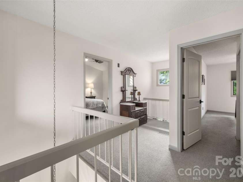 106 Deerlake Drive, Asheville, NC 28803.  MLS# CAR4403327, YatesRealty ID 38136. 