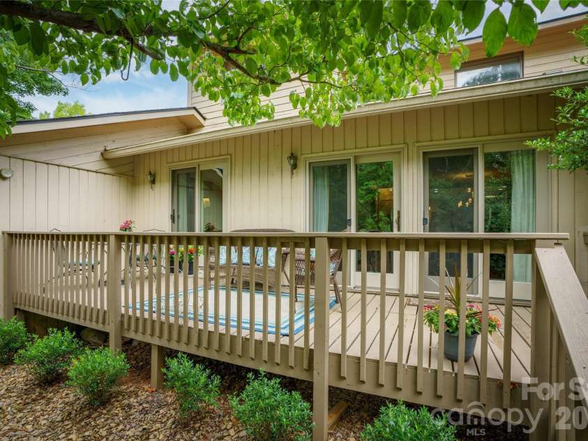 106 Deerlake Drive, Asheville, NC 28803.  MLS# CAR4403327, YatesRealty ID 38136. Newly Updated Deck