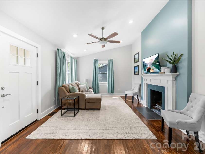 1120 Meadow Lane, Charlotte, NC 28205.  MLS# CAR4397732, YatesRealty ID 38138. 