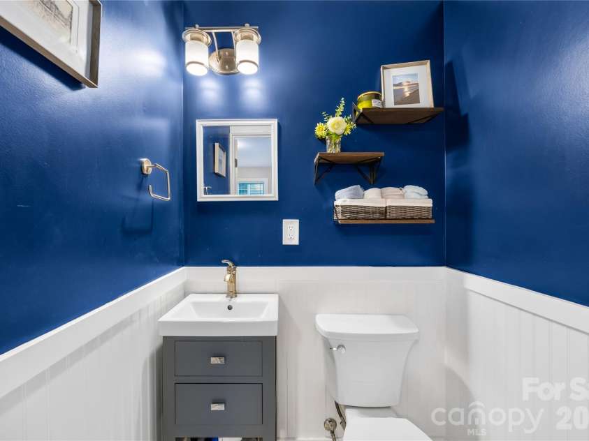 1120 Meadow Lane, Charlotte, NC 28205.  MLS# CAR4397732, YatesRealty ID 38138. Primary Bathroom.