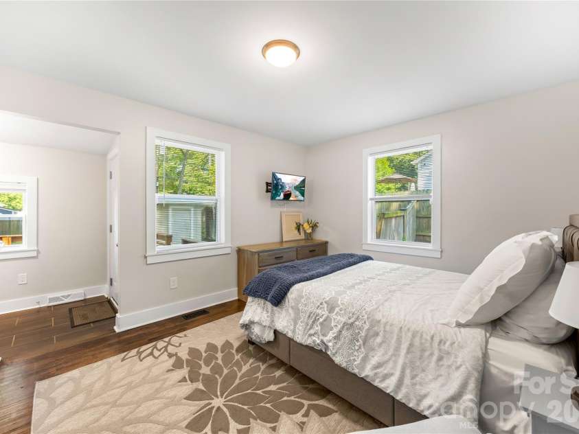 1120 Meadow Lane, Charlotte, NC 28205.  MLS# CAR4397732, YatesRealty ID 38138. Primary Bedroom.