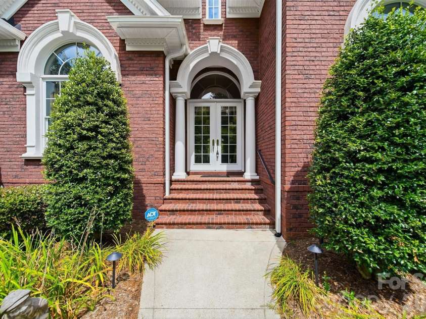 3745 Pinecrest Drive, Hickory, NC 28601.  MLS# CAR4403164, YatesRealty ID 38139. 