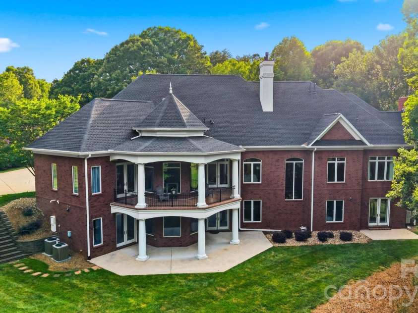 3745 Pinecrest Drive, Hickory, NC 28601.  MLS# CAR4403164, YatesRealty ID 38139. 