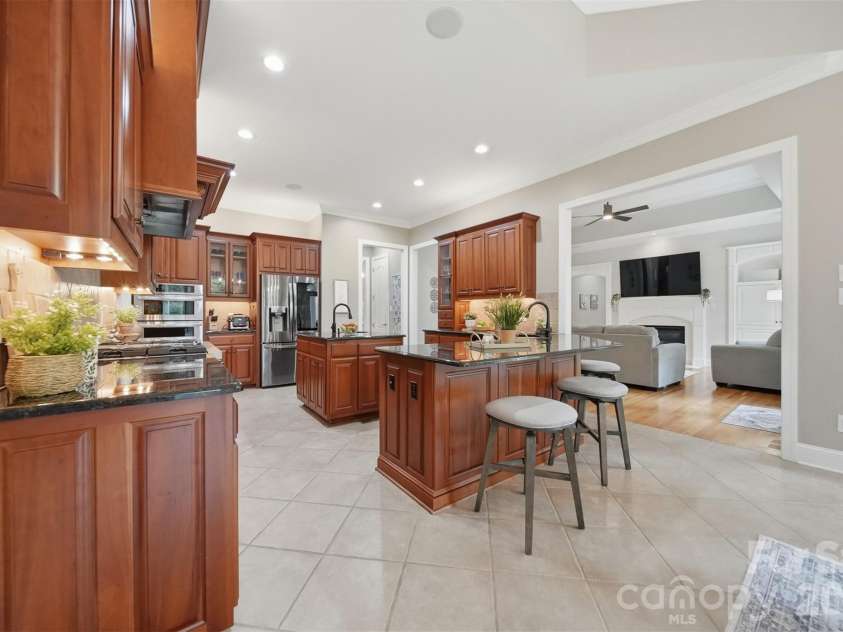 3745 Pinecrest Drive, Hickory, NC 28601.  MLS# CAR4403164, YatesRealty ID 38139. Eat at Bar
