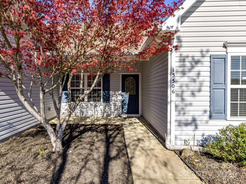15506 Lakepoint Forest Drive, Charlotte, NC 28278.  MLS# CAR4240966, YatesRealty ID 3814. 