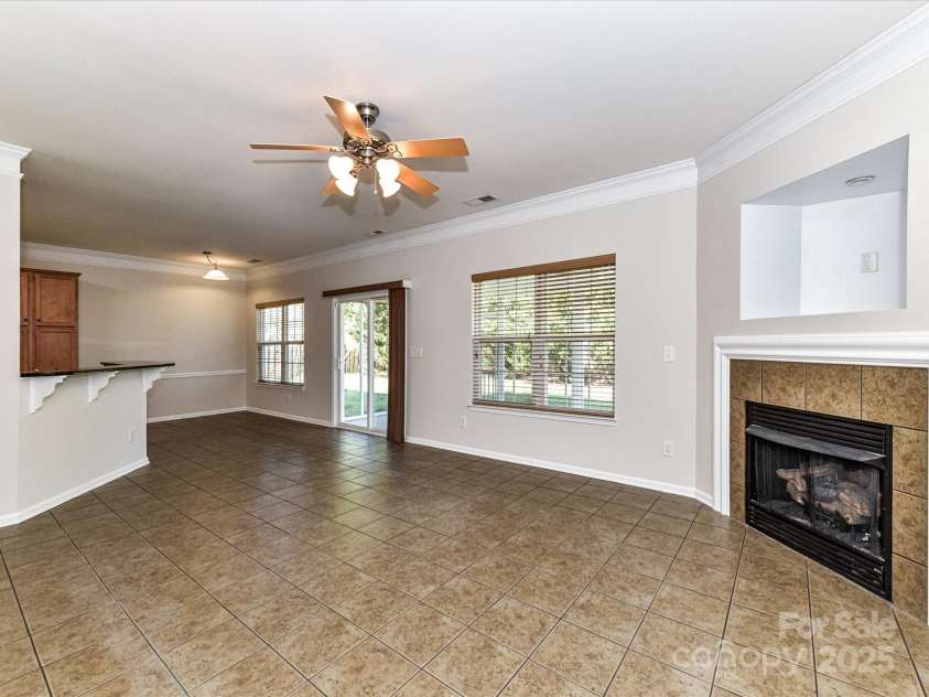 15506 Lakepoint Forest Drive, Charlotte, NC 28278.  MLS# CAR4240966, YatesRealty ID 3814. 