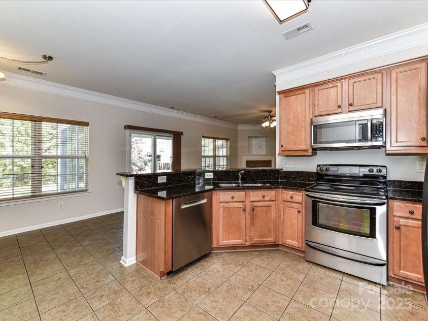 15506 Lakepoint Forest Drive, Charlotte, NC 28278.  MLS# CAR4240966, YatesRealty ID 3814. 