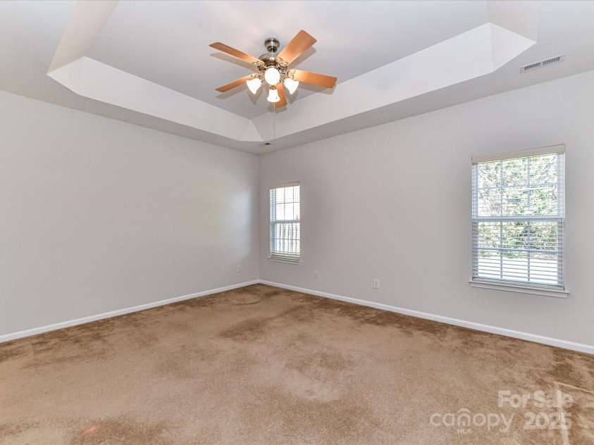 15506 Lakepoint Forest Drive, Charlotte, NC 28278.  MLS# CAR4240966, YatesRealty ID 3814. 