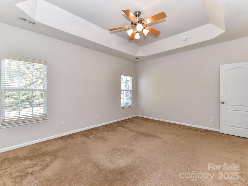 15506 Lakepoint Forest Drive, Charlotte, NC 28278.  MLS# CAR4240966, YatesRealty ID 3814. 