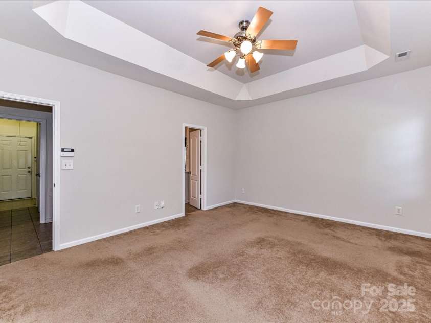 15506 Lakepoint Forest Drive, Charlotte, NC 28278.  MLS# CAR4240966, YatesRealty ID 3814. 