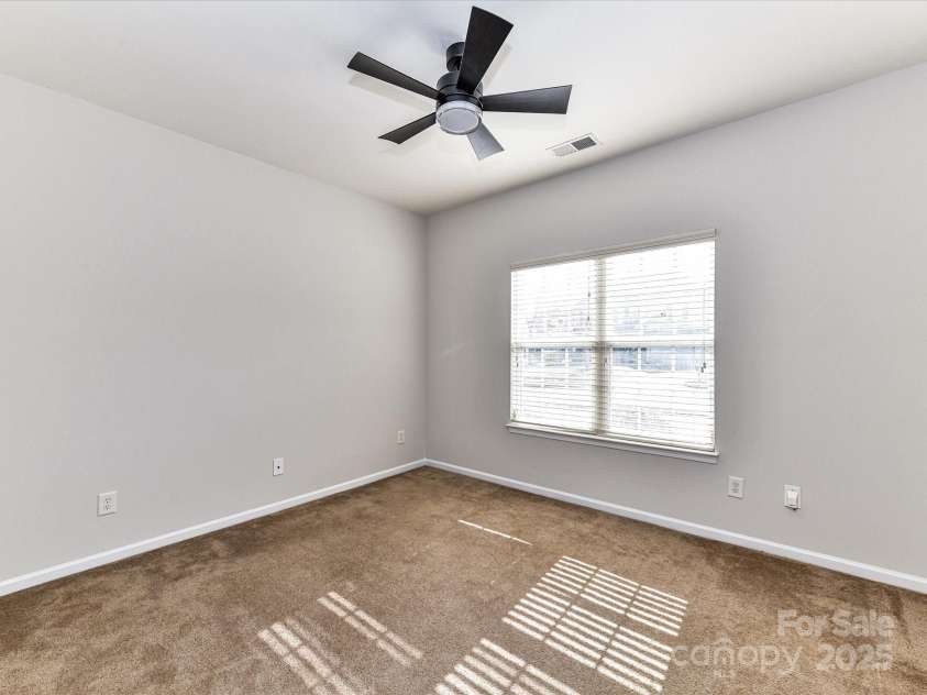 15506 Lakepoint Forest Drive, Charlotte, NC 28278.  MLS# CAR4240966, YatesRealty ID 3814. 