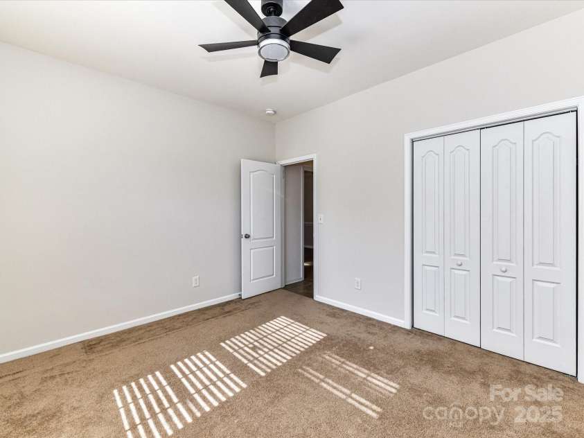 15506 Lakepoint Forest Drive, Charlotte, NC 28278.  MLS# CAR4240966, YatesRealty ID 3814. 