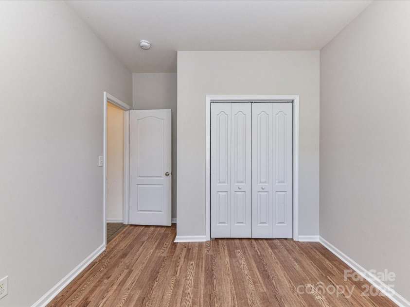 15506 Lakepoint Forest Drive, Charlotte, NC 28278.  MLS# CAR4240966, YatesRealty ID 3814. 