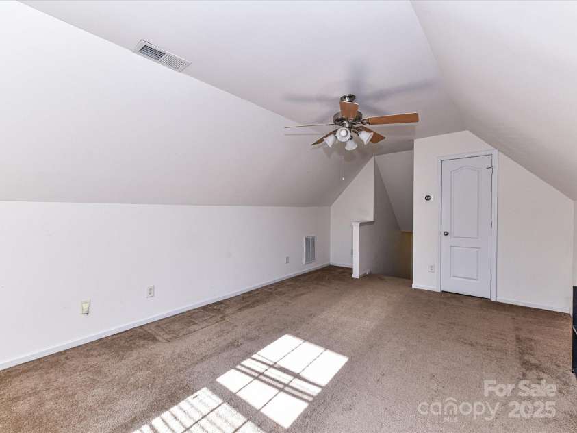 15506 Lakepoint Forest Drive, Charlotte, NC 28278.  MLS# CAR4240966, YatesRealty ID 3814. 