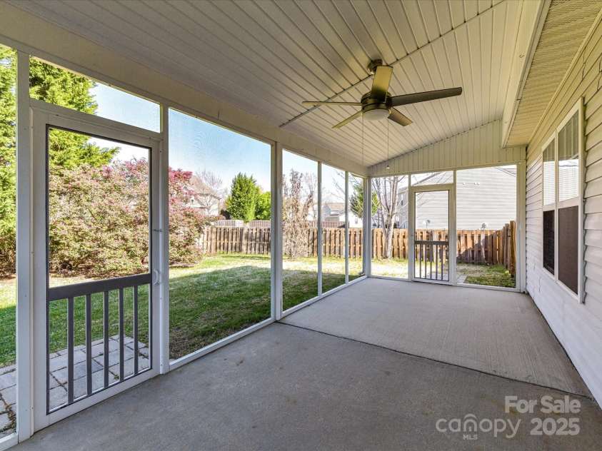 15506 Lakepoint Forest Drive, Charlotte, NC 28278.  MLS# CAR4240966, YatesRealty ID 3814. 