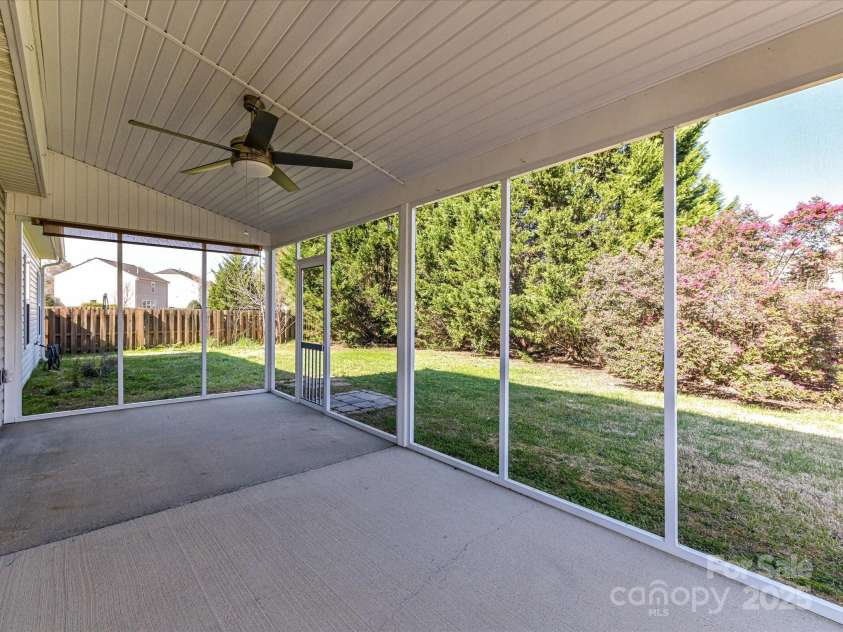 15506 Lakepoint Forest Drive, Charlotte, NC 28278.  MLS# CAR4240966, YatesRealty ID 3814. 