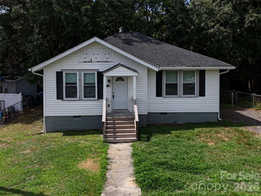 1113 5th Avenue, Gastonia, NC 28052.  MLS# CAR4404540, YatesRealty ID 38141. 