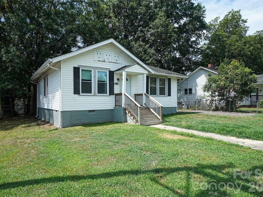 1113 5th Avenue, Gastonia, NC 28052.  MLS# CAR4404540, YatesRealty ID 38141. 