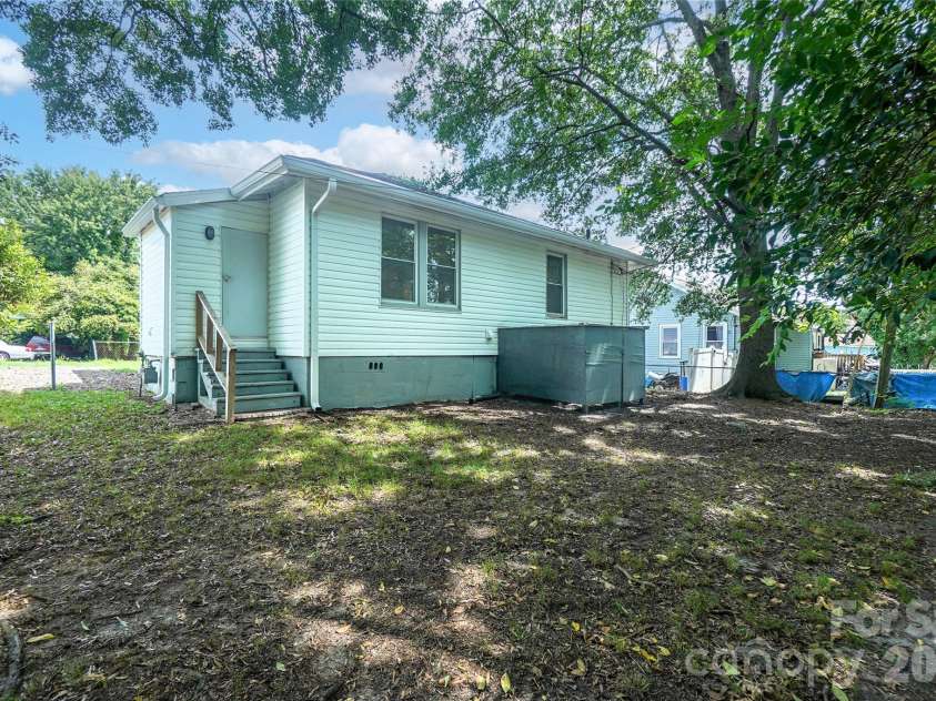 1113 5th Avenue, Gastonia, NC 28052.  MLS# CAR4404540, YatesRealty ID 38141. 