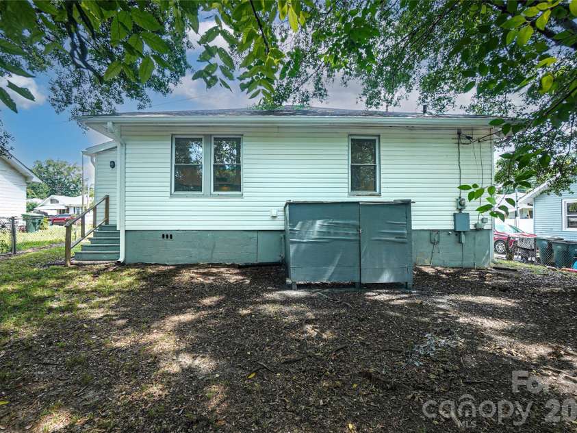 1113 5th Avenue, Gastonia, NC 28052.  MLS# CAR4404540, YatesRealty ID 38141. 