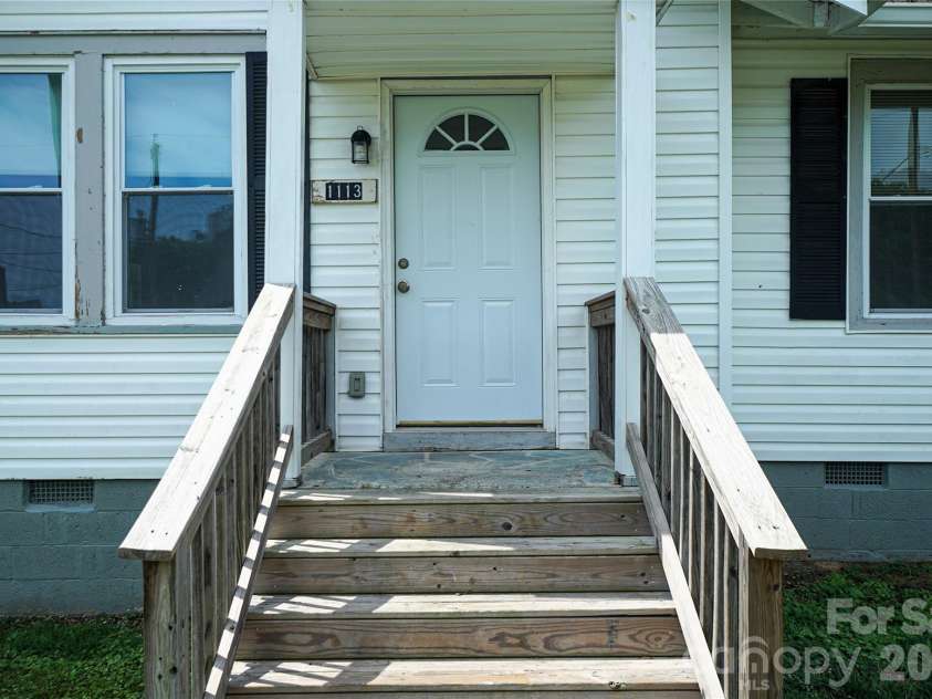 1113 5th Avenue, Gastonia, NC 28052.  MLS# CAR4404540, YatesRealty ID 38141. 