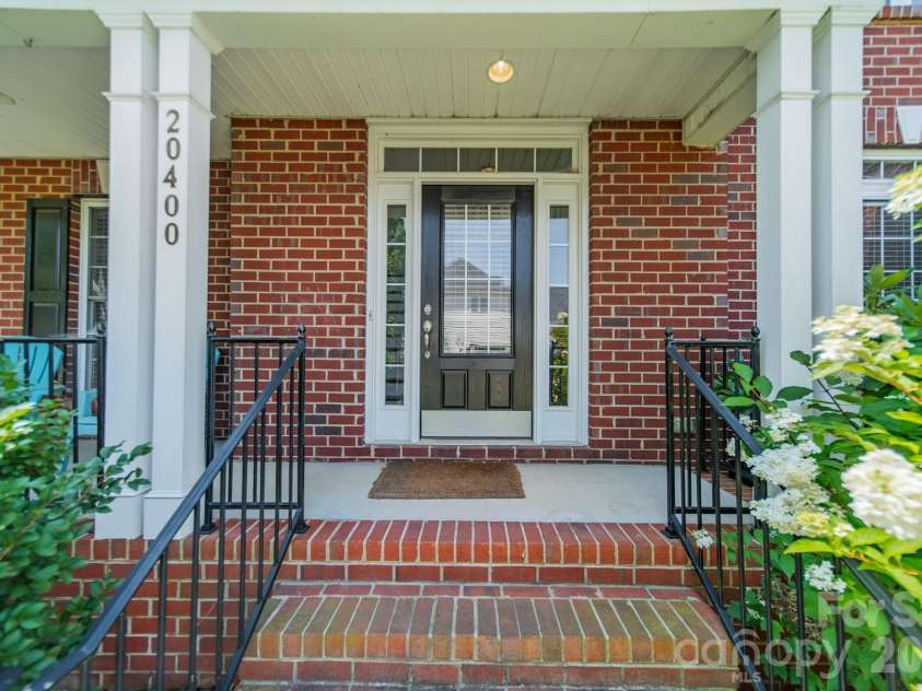 20400 Marblehead Court, Cornelius, NC 28031.  MLS# CAR4405200, YatesRealty ID 38142. 