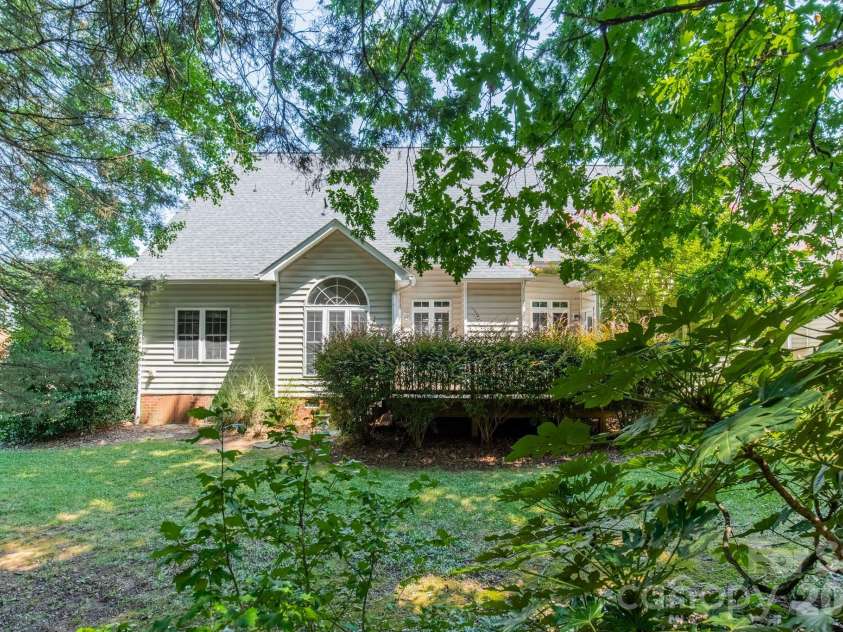 20400 Marblehead Court, Cornelius, NC 28031.  MLS# CAR4405200, YatesRealty ID 38142. 