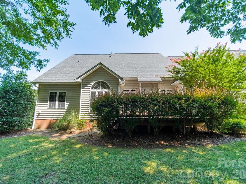 20400 Marblehead Court, Cornelius, NC 28031.  MLS# CAR4405200, YatesRealty ID 38142. 