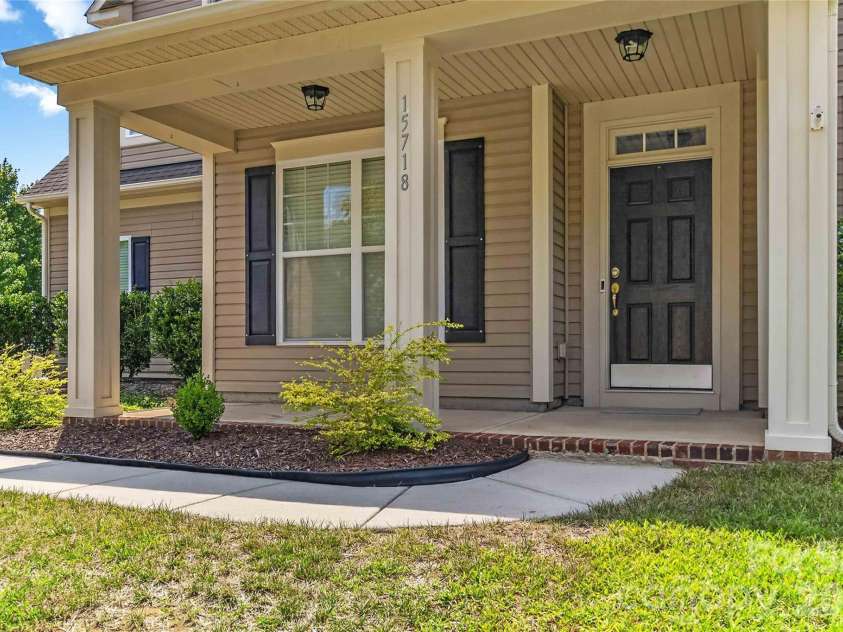 15718 Gallant Ridge Place, Huntersville, NC 28078.  MLS# CAR4405490, YatesRealty ID 38143. 