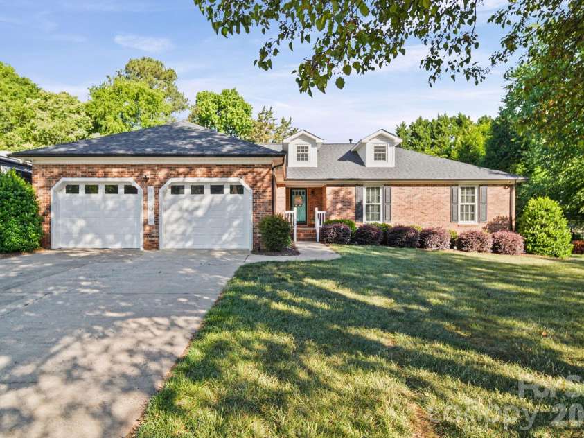 2200 Wynbourne Drive, Gastonia, NC 28056.  MLS# CAR4377884, YatesRealty ID 38144. 