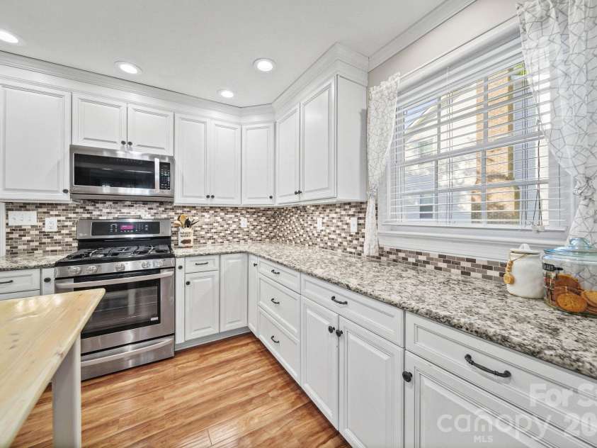 2200 Wynbourne Drive, Gastonia, NC 28056.  MLS# CAR4377884, YatesRealty ID 38144. 