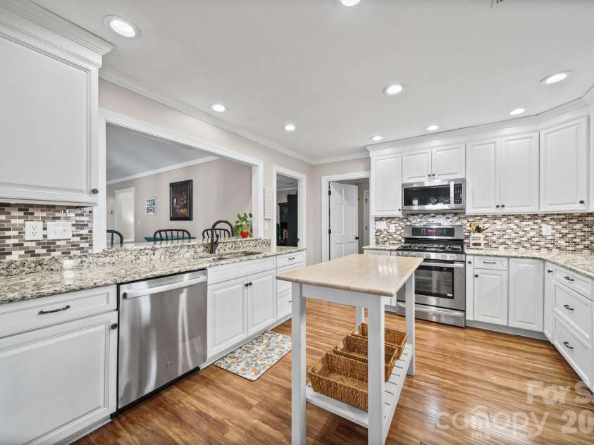 2200 Wynbourne Drive, Gastonia, NC 28056.  MLS# CAR4377884, YatesRealty ID 38144. 