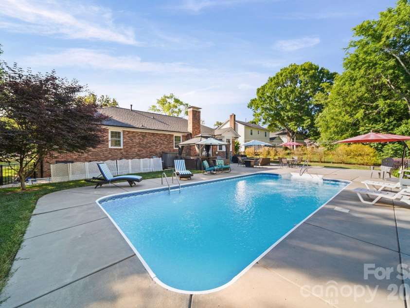 2200 Wynbourne Drive, Gastonia, NC 28056.  MLS# CAR4377884, YatesRealty ID 38144. 