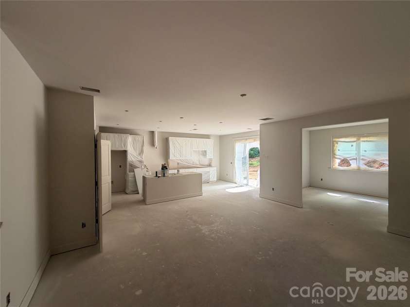 548 Carolyn Lane, Charlotte, NC 28213.  MLS# CAR4405325, YatesRealty ID 38148. 