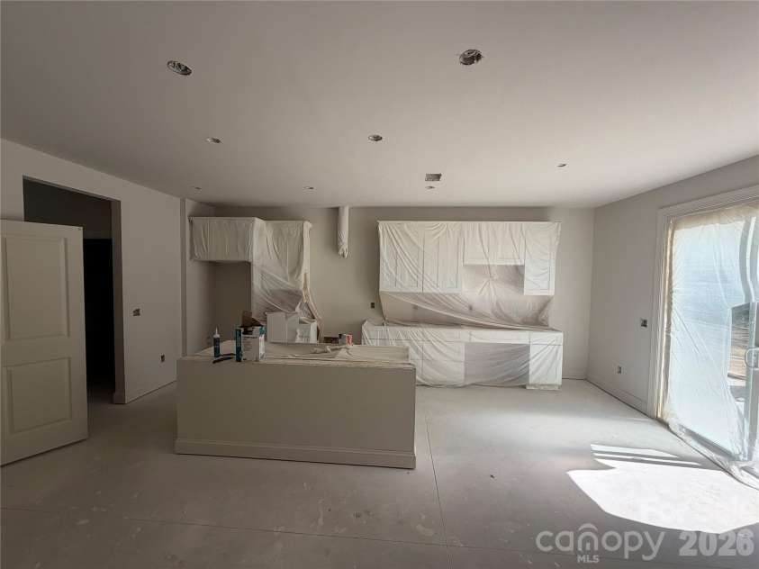 548 Carolyn Lane, Charlotte, NC 28213.  MLS# CAR4405325, YatesRealty ID 38148. 